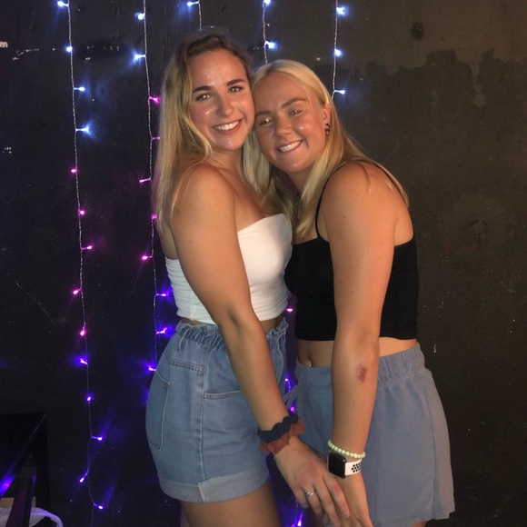 Meet your Posher, Jennie - Picture 2 of 4